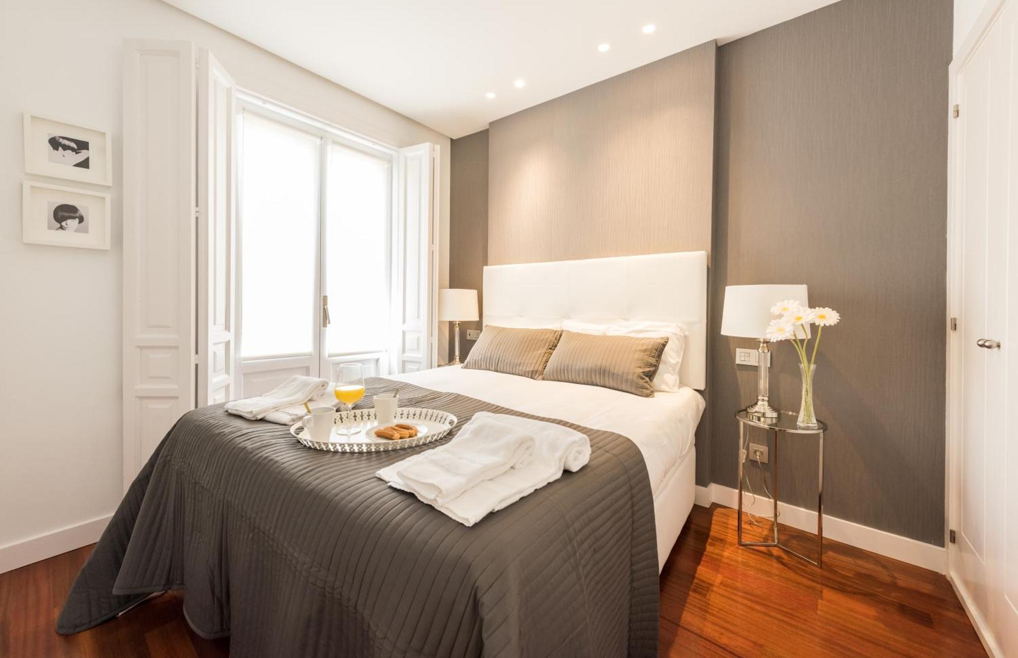 Santa Ana Plaza Apartment Мадрид Екстериор снимка