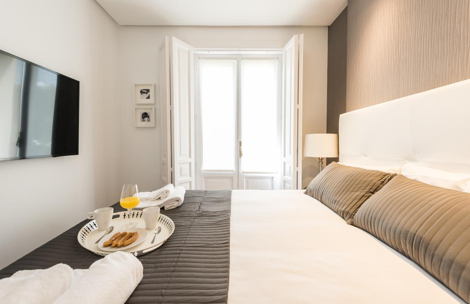 Santa Ana Plaza Apartment Мадрид Стая снимка
