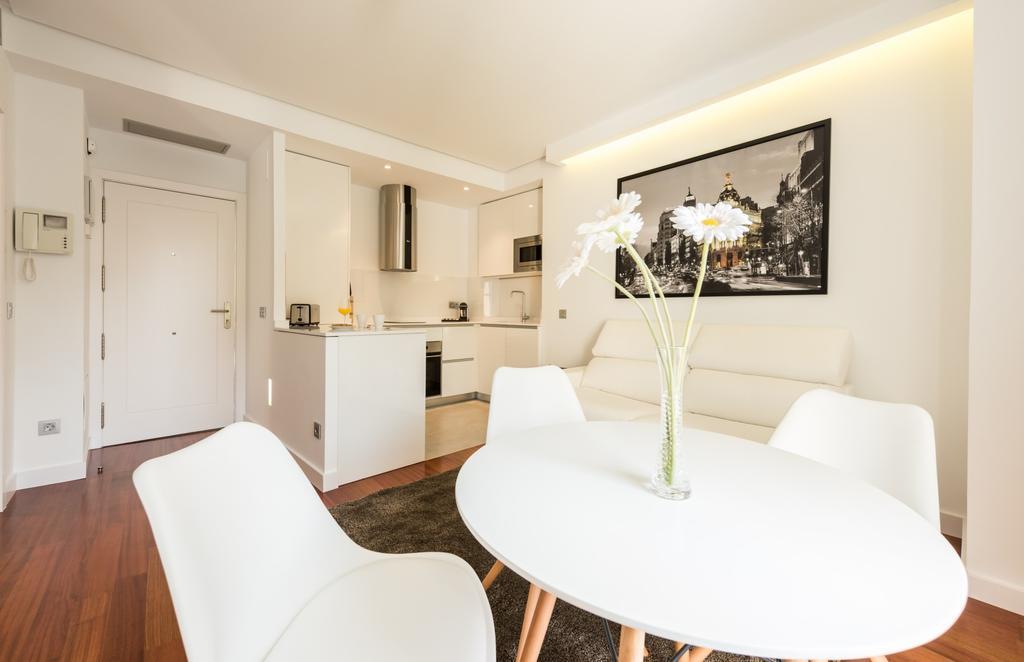 Santa Ana Plaza Apartment Мадрид Екстериор снимка