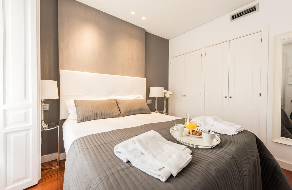 Santa Ana Plaza Apartment Мадрид Екстериор снимка