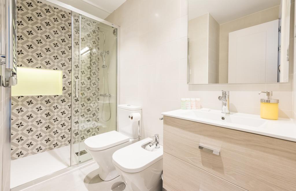Santa Ana Plaza Apartment Мадрид Екстериор снимка