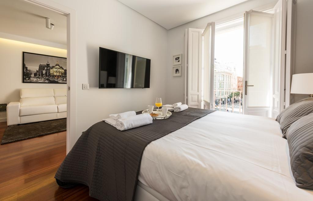 Santa Ana Plaza Apartment Мадрид Екстериор снимка
