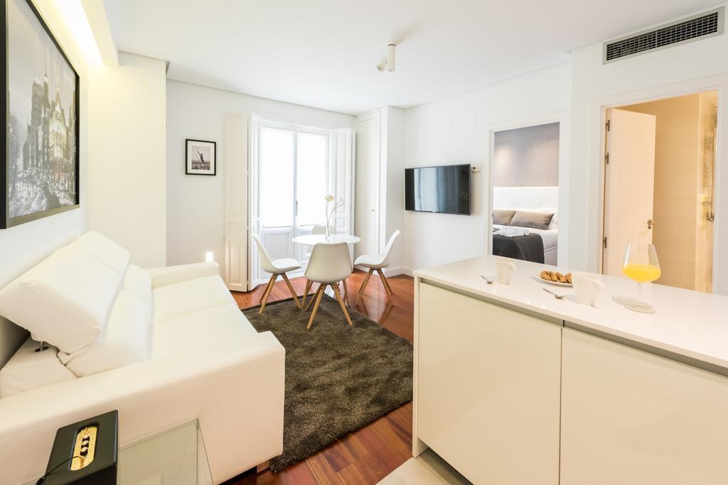 Santa Ana Plaza Apartment Мадрид Екстериор снимка