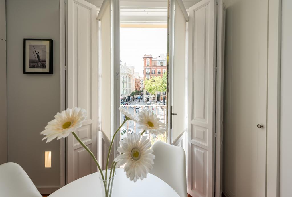 Santa Ana Plaza Apartment Мадрид Екстериор снимка